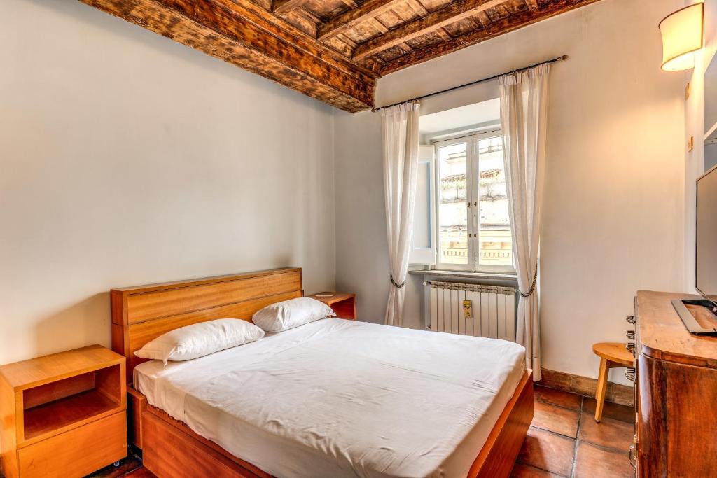 Flat with Lovely Views near Piazza Navona 7