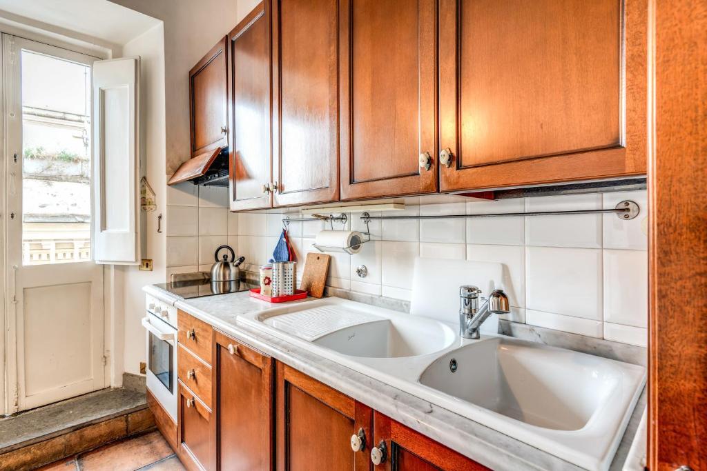 Flat with Lovely Views near Piazza Navona 3