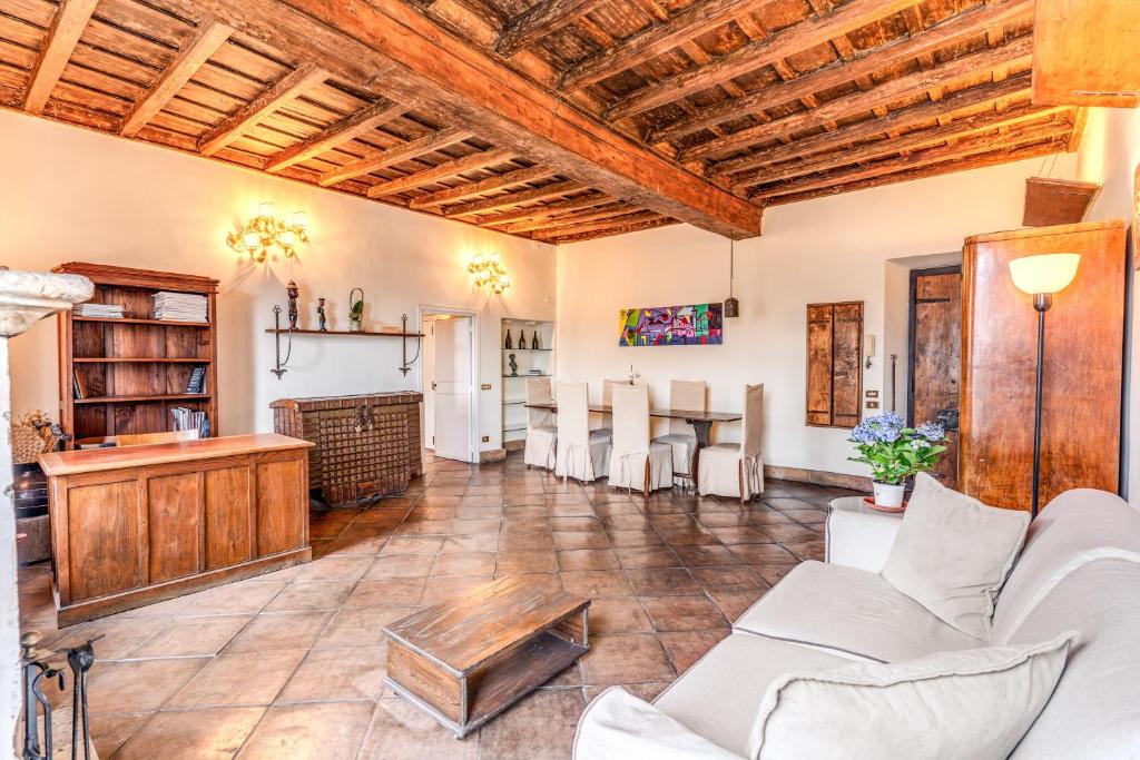 Flat with Lovely Views near Piazza Navona 5