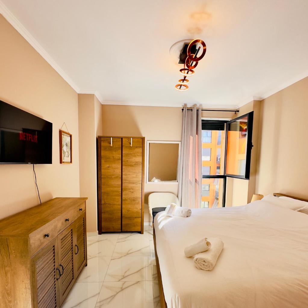 Tirana - GGpremiumstays deluxe - 2 double bedrooms luxury apartment with balcony 6