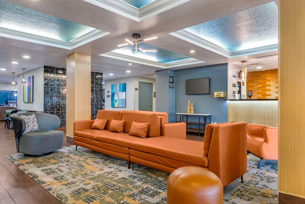 Best Western Plus Universal Inn Image