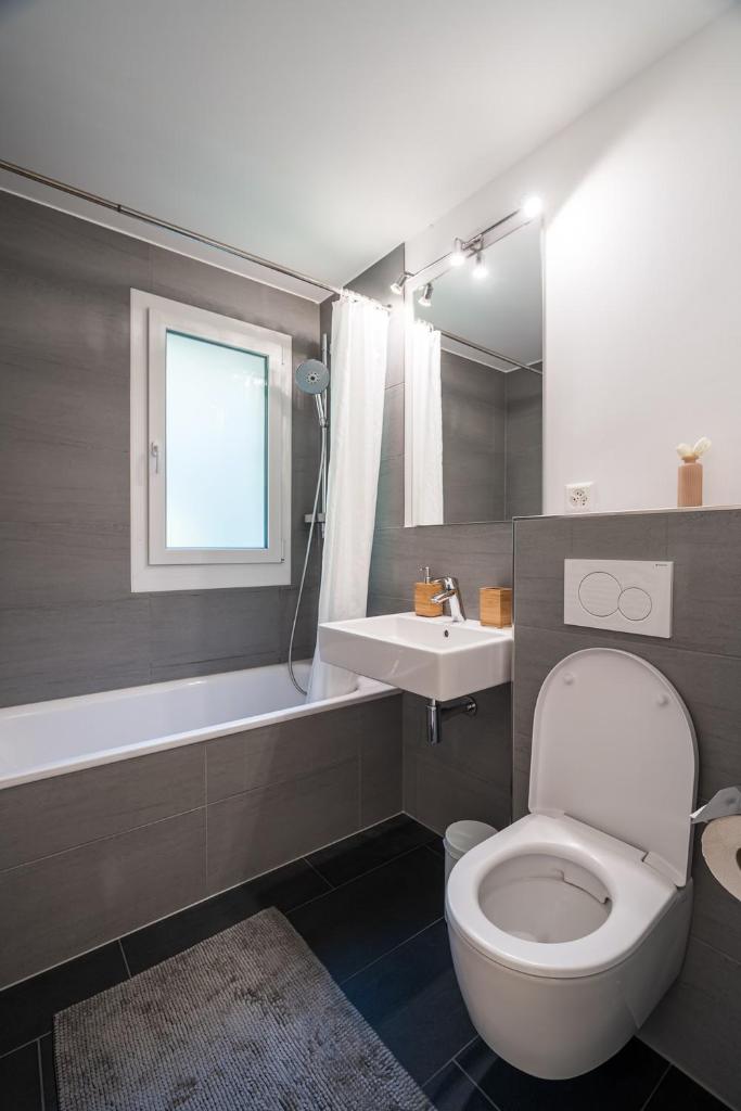 BASELiving Apartment - St Jakob, near ESC - Bahnhof SBB 7