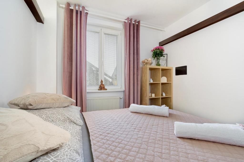 Natural-Style Apartment in The Centre of Bratislava 7