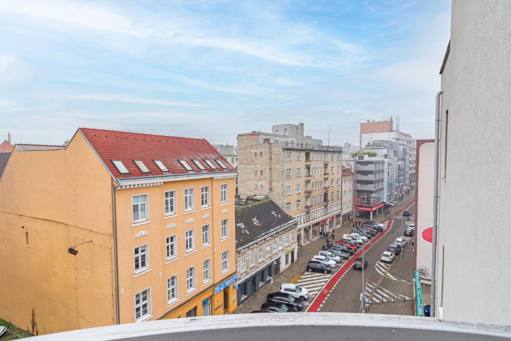 Natural-Style Apartment in The Centre of Bratislava 6