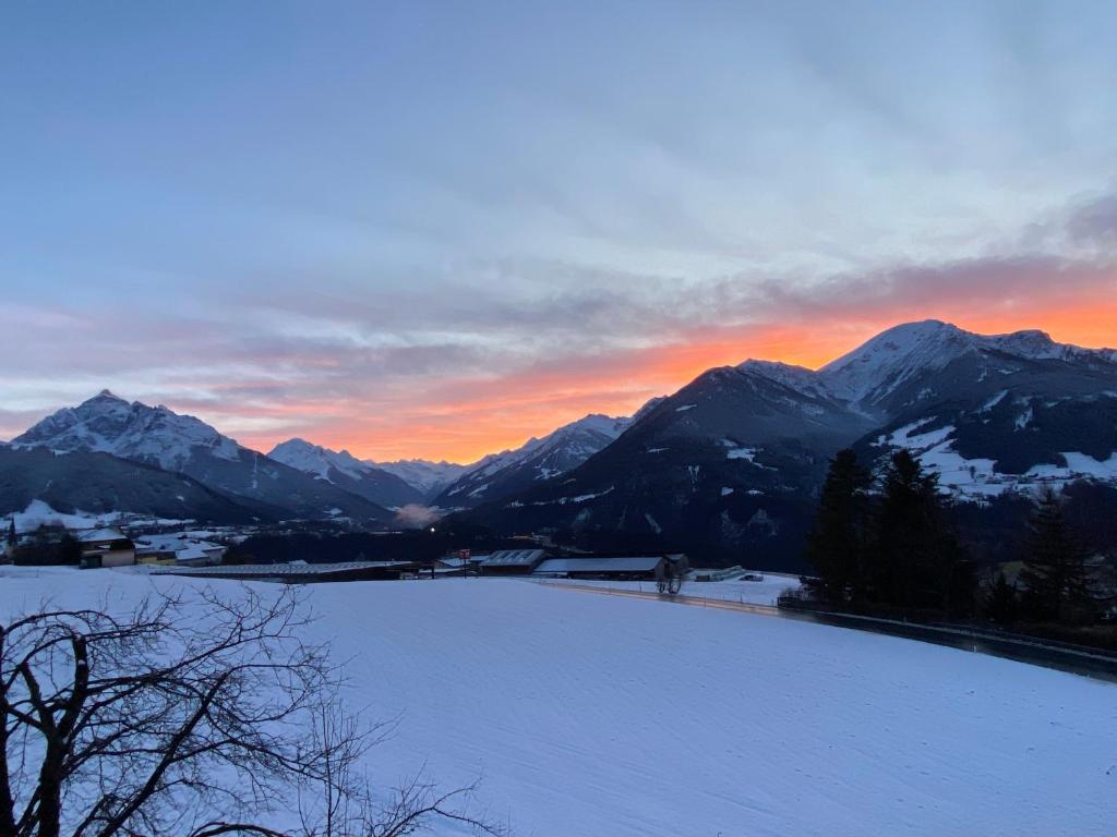 Apartment Wiesenhof - NATUR & WEITBLICK über Innsbruck - Ladestation für Elektroautos 2