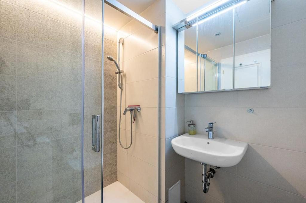 Great apartment in the hype neighborhood 4