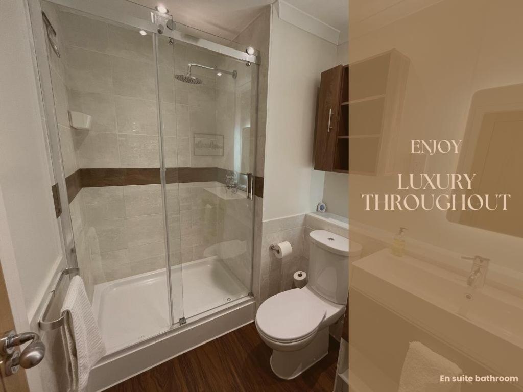 Ultra-Luxury City centre 2 bed apartment, with FREE parking 6