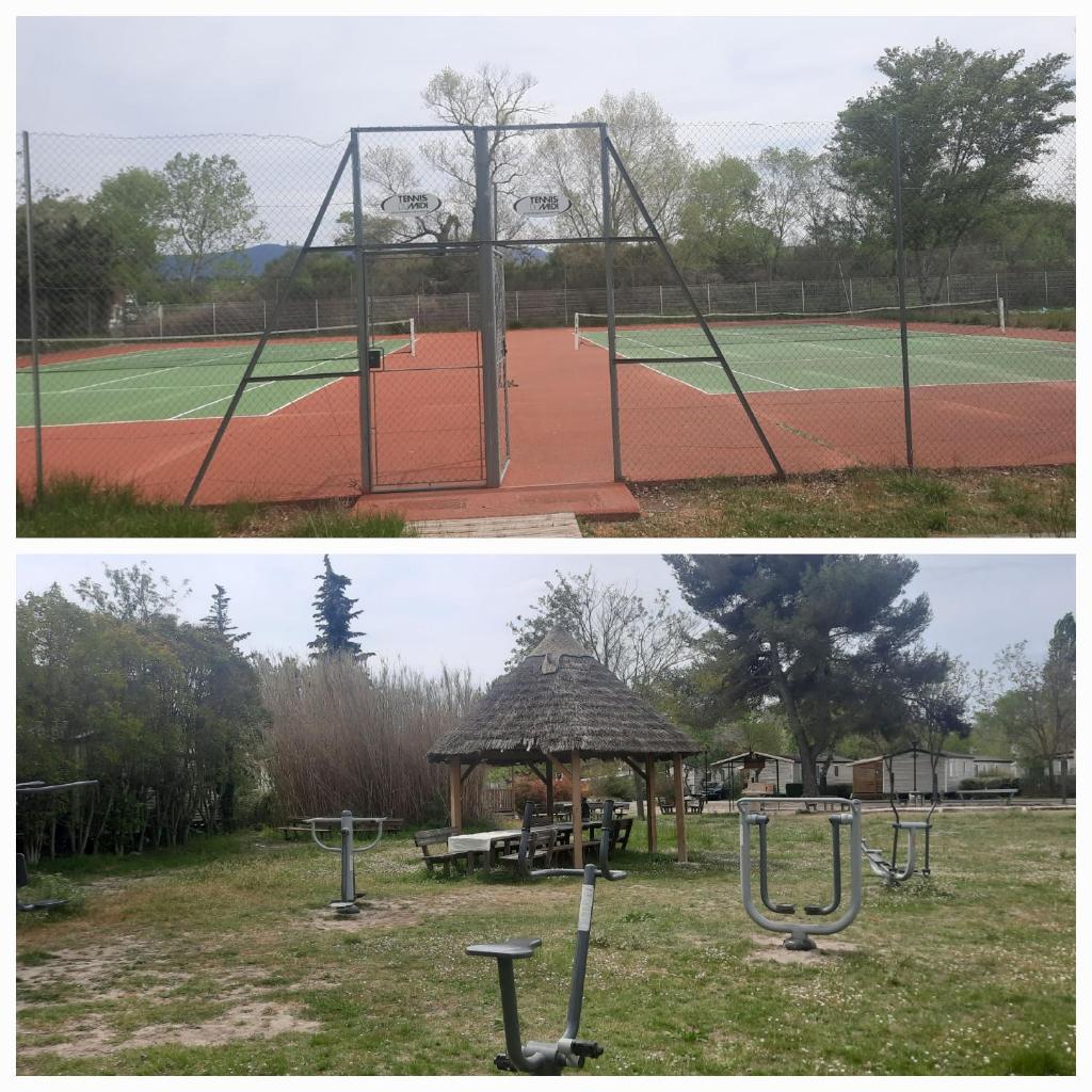 - deux photos d'un court de tennis et d'une aire de jeux dans l'établissement Camping Domaine des iscles, à La Roque-dʼAnthéron