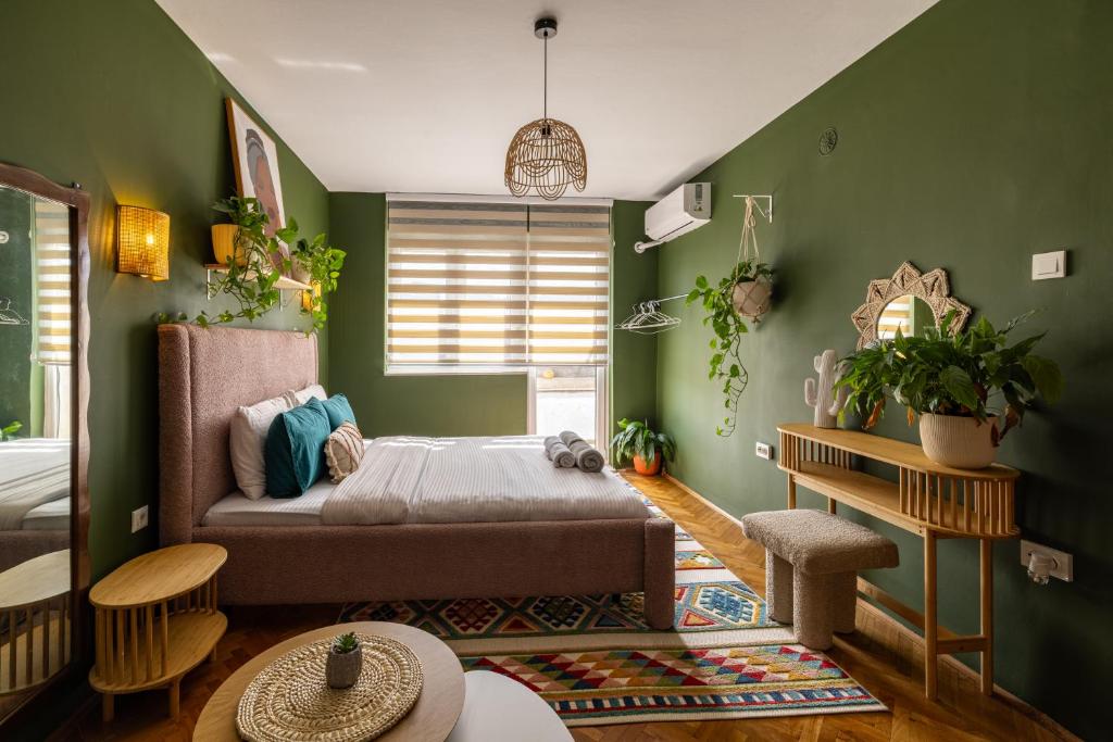 Green & Bright Central 8