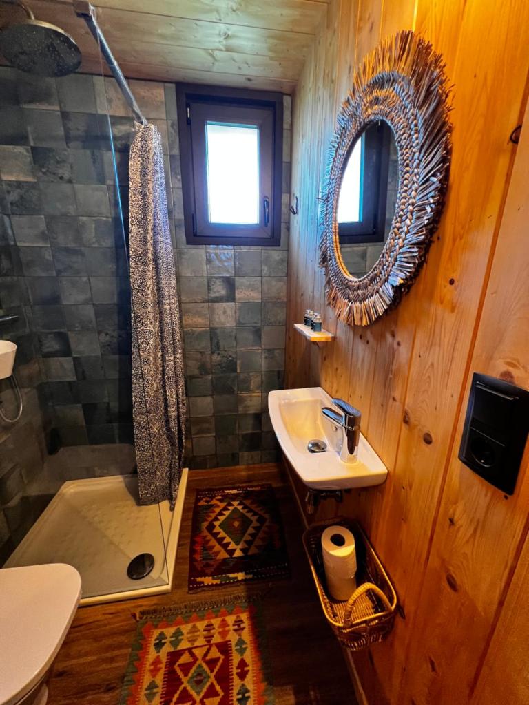 Costa Brava Insólita con Piscina Privada, AC, WIFI, Parking, Terraza 8
