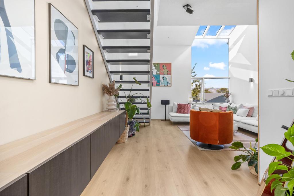 Spacious 2 story downtown apartment 3