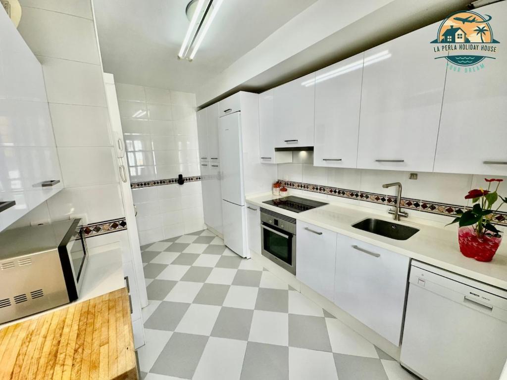 Seafront Townhouse with Stunning Mediterranean Views, community pool 5