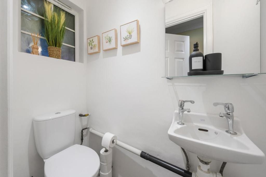 Three Bedroom House Near London Bridge 3