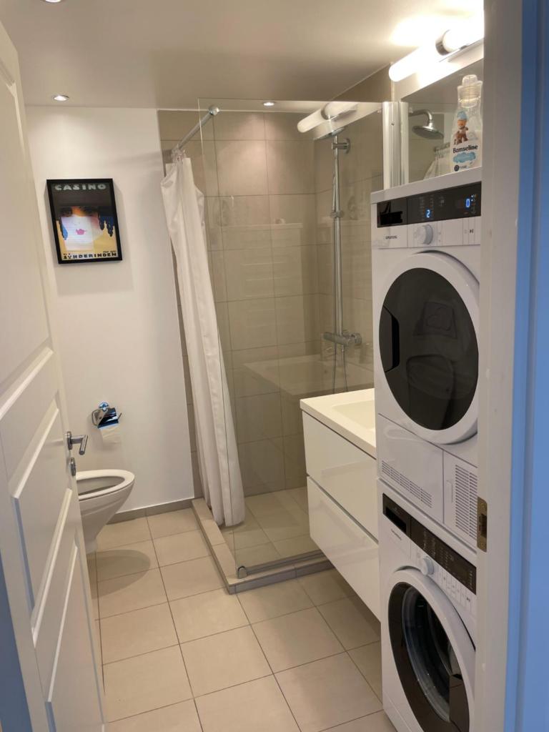 CITY LUX APARTM, 2 FULL BATHROOMs, 2tv 3