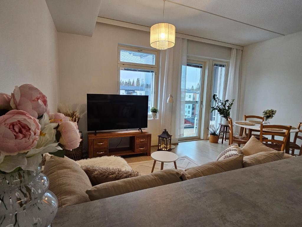 Stylish top floor ap, with private parking, next to a tram stop 5