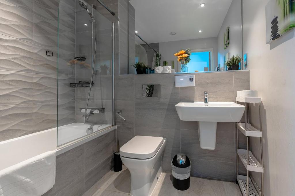 Wapping Wharf Flat With Balcony 3