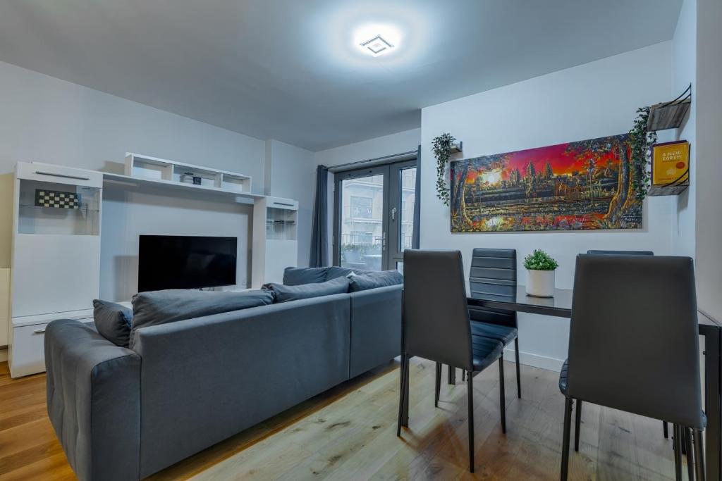 Wapping Wharf Flat With Balcony 5