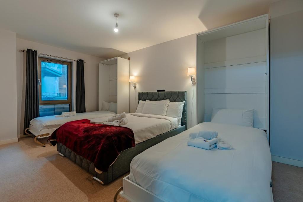 Wapping Wharf Flat With Balcony 2