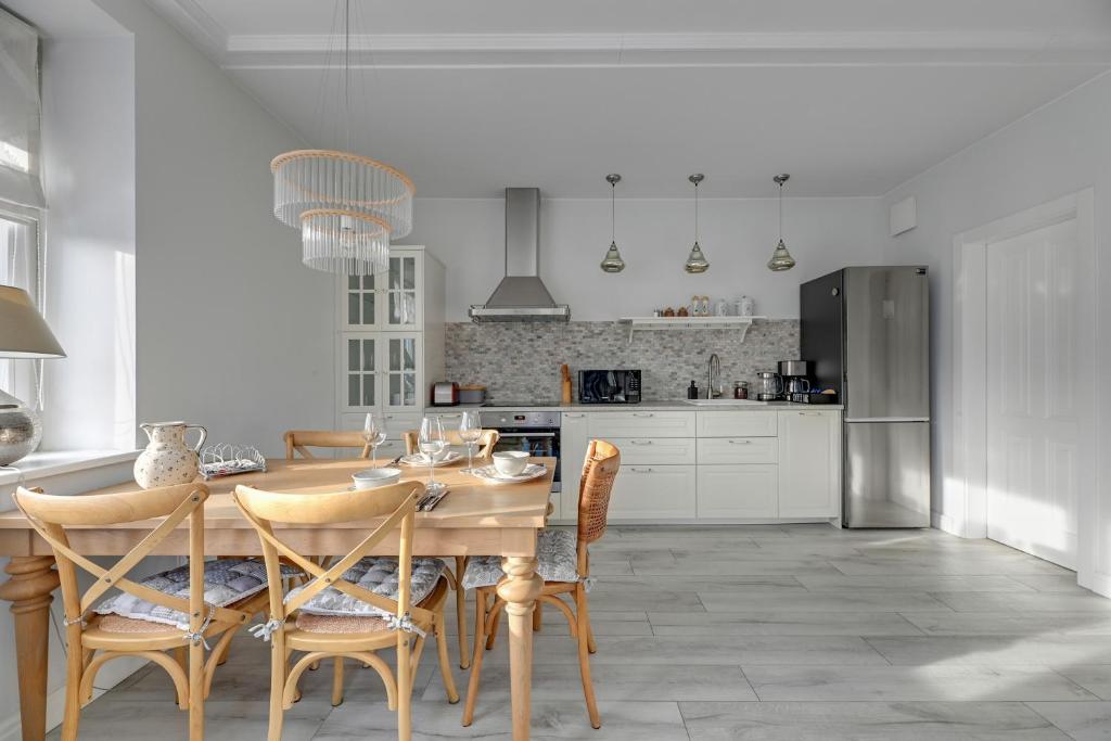 Toskania Light & Spacious Family Stay with parking by Lion Apartments Sopot 8