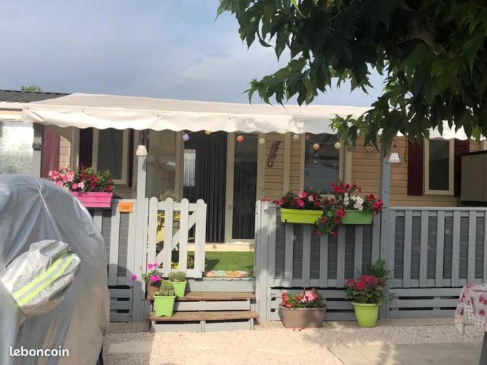 Jardin de l'établissement Camping les Salins de la Gardiole