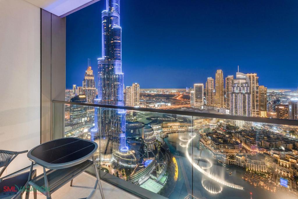 SML Vacation Homes - Sky High Apartments with Burj Khalifa and Dubai Fountain Views at Grande Signature, Downtown Dubai