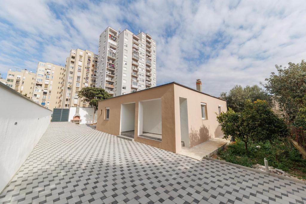 Three-Bedroom Home Dina 6