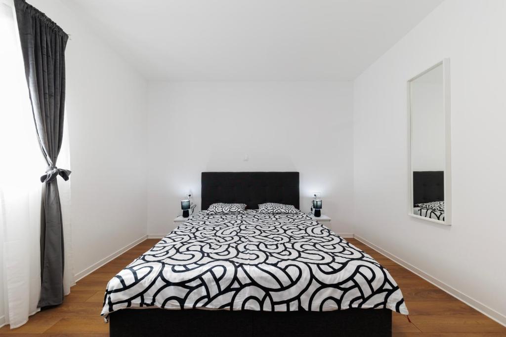 Three-Bedroom Home Dina 7