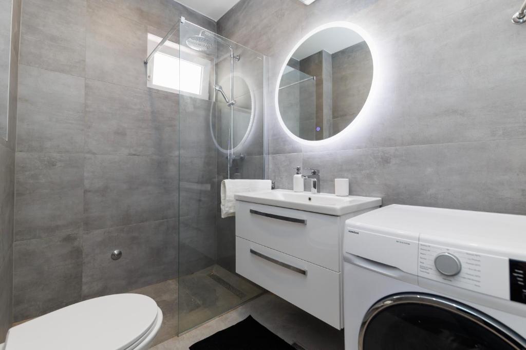 Three-Bedroom Home Dina 8