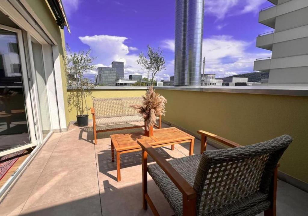 UP&GREAT Apartments - Chic Urban Homes 4