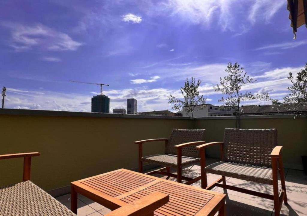 UP&GREAT Apartments - Chic Urban Homes 6