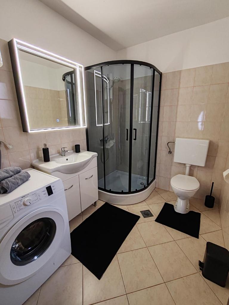 Apartment Toni - Private Parking, Steps to the Beach 8