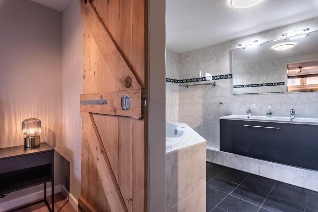 Spacious 120m2 Water Villa With Sauna Near Amsterdam 8