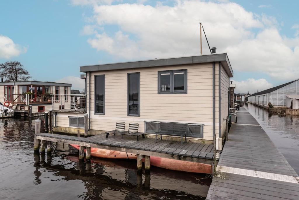 Spacious 120m2 Water Villa With Sauna Near Amsterdam 6