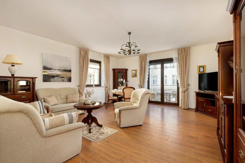 Family Apartment in the Sopot Centre by Noclegi Renters 1