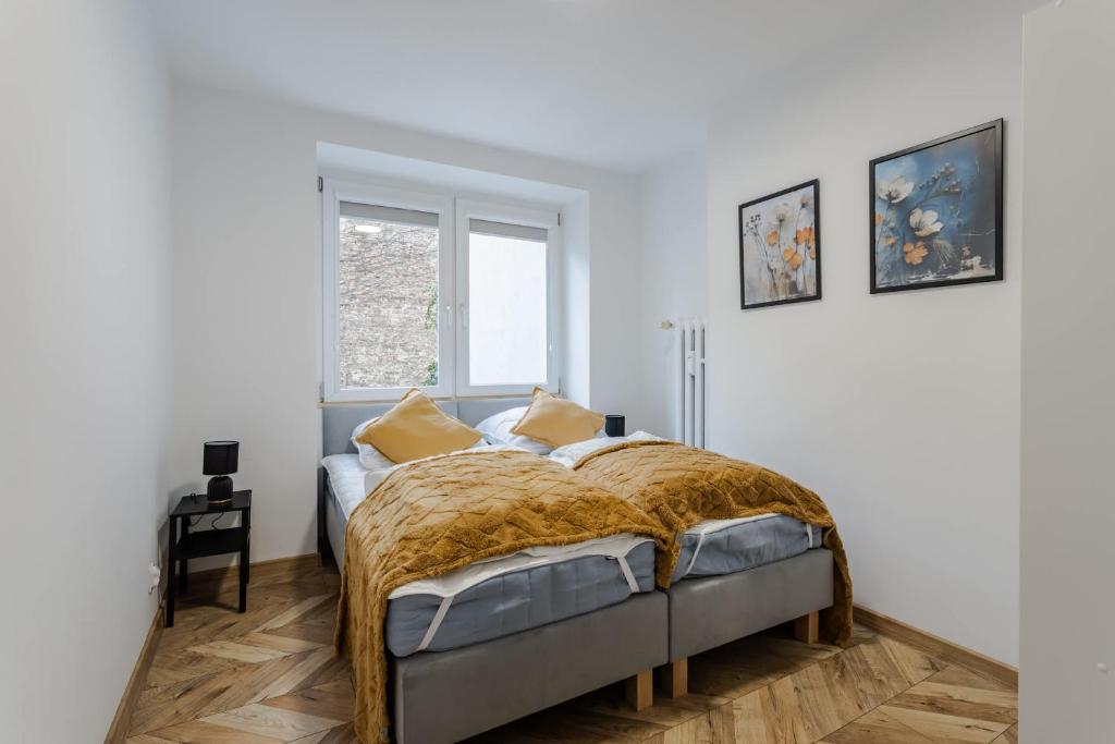 Wawrzyniaka Very Berry Modern Apartment for 6 Guests Near Old Zoo Poznań by Noclegi Renters 2
