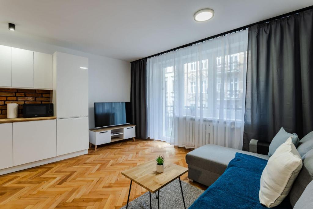 Wawrzyniaka Very Berry Modern Apartment for 6 Guests Near Old Zoo Poznań by Noclegi Renters 3