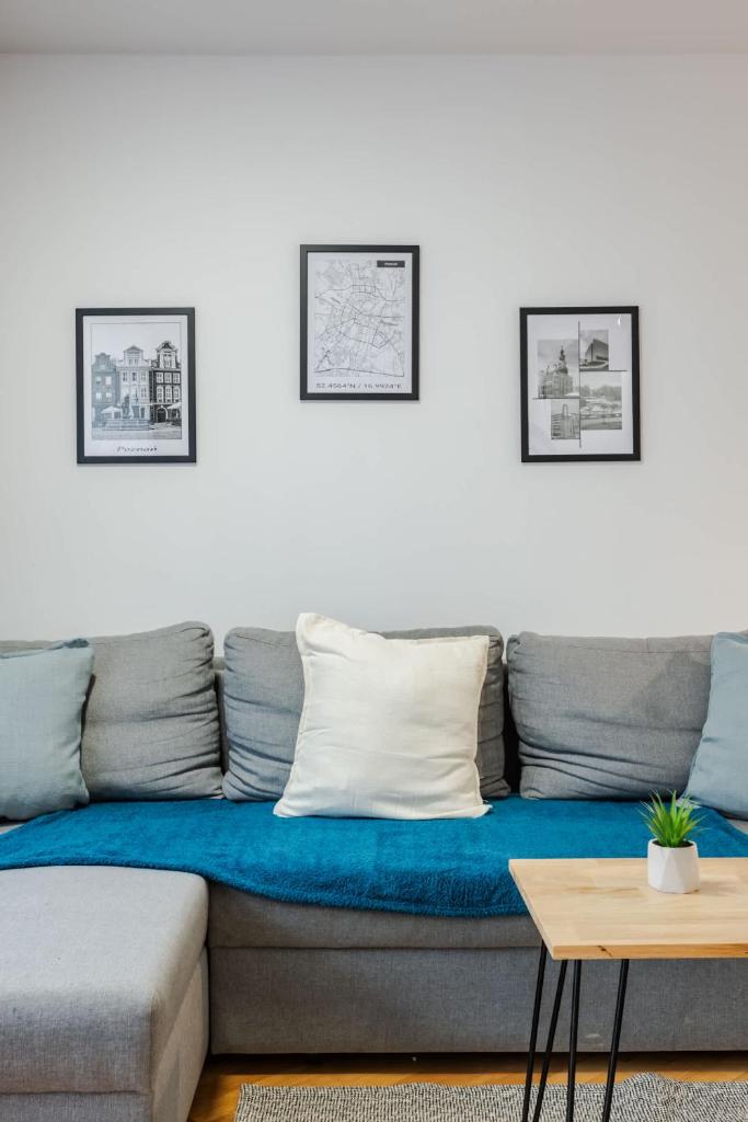 Wawrzyniaka Very Berry Modern Apartment for 6 Guests Near Old Zoo Poznań by Noclegi Renters 6