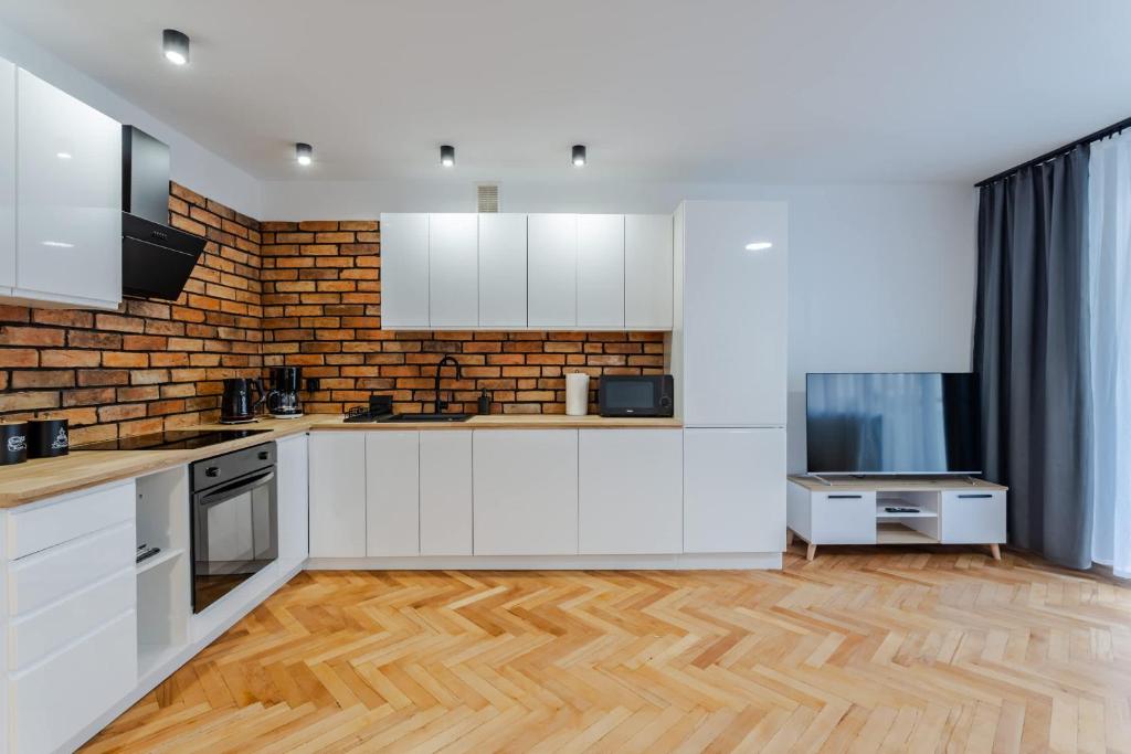 Wawrzyniaka Very Berry Modern Apartment for 6 Guests Near Old Zoo Poznań by Noclegi Renters 8