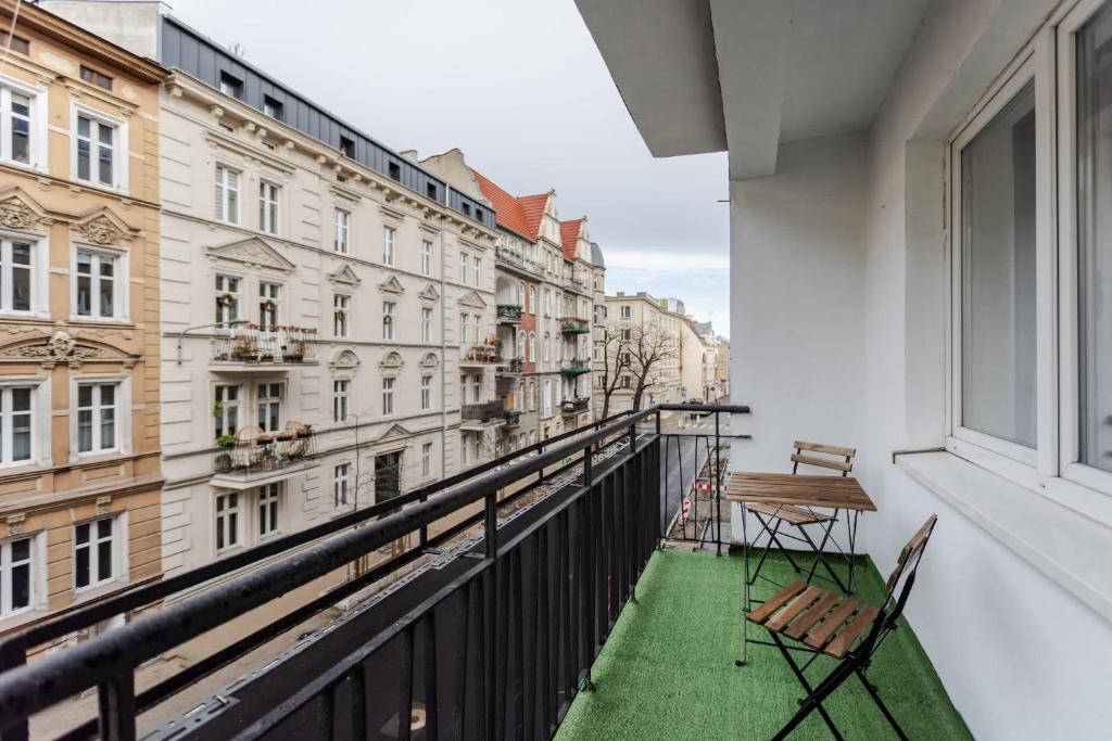 Wawrzyniaka Very Berry Modern Apartment for 6 Guests Near Old Zoo Poznań by Noclegi Renters 7
