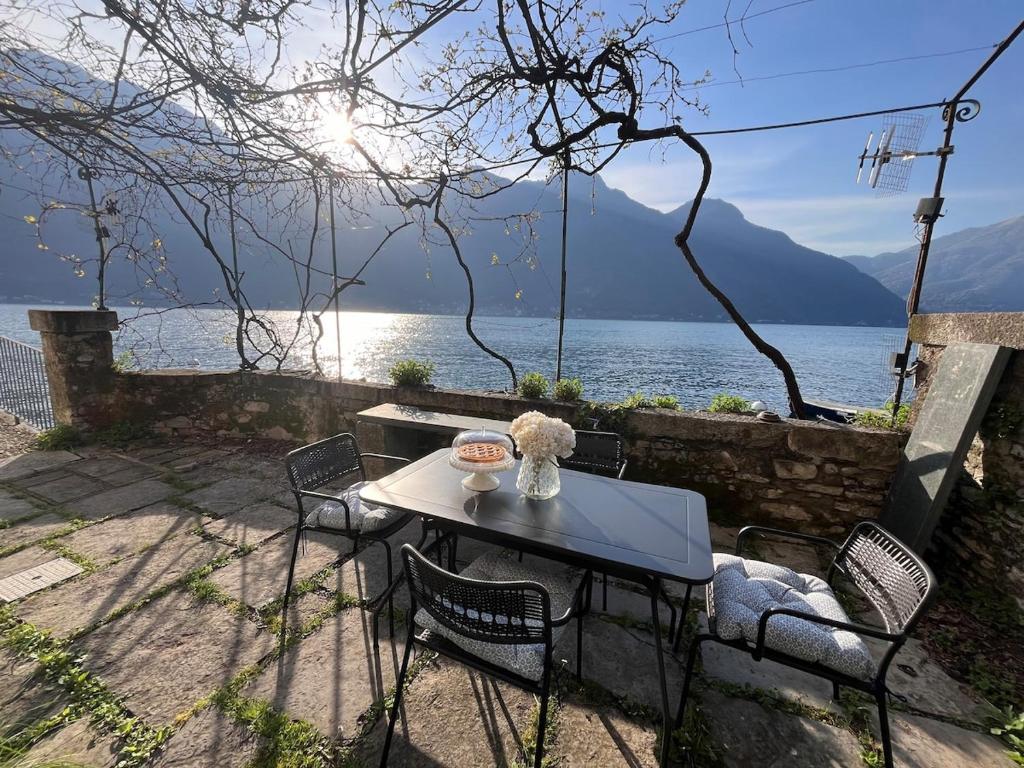 The little house on the shores of Lake Como in Nesso