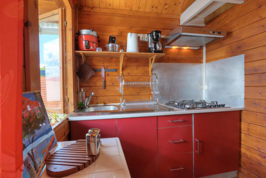 Ti kaz bourbon vanille - Vue montagne jacuzzi 8