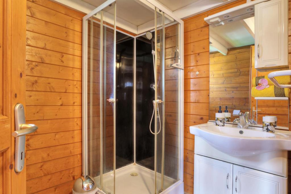 Ti kaz bourbon vanille - Vue montagne jacuzzi 3