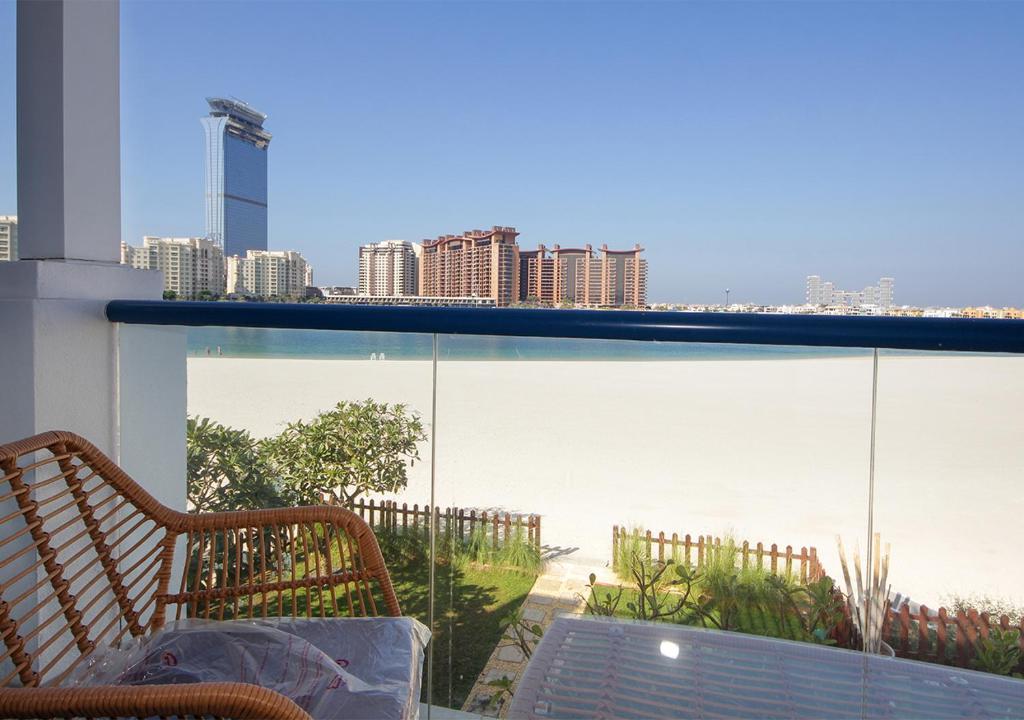 Breathtaking Villa With Roof Garden and Beach access