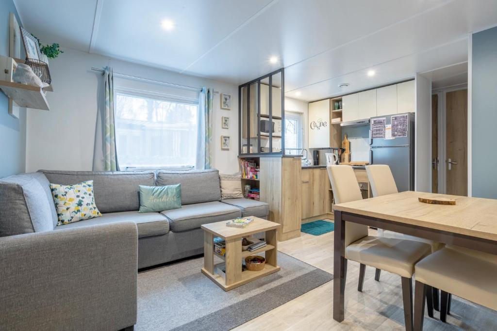 Photo de la galerie de l'établissement Mobil home tout confort climatiseur, à Pont-Aven