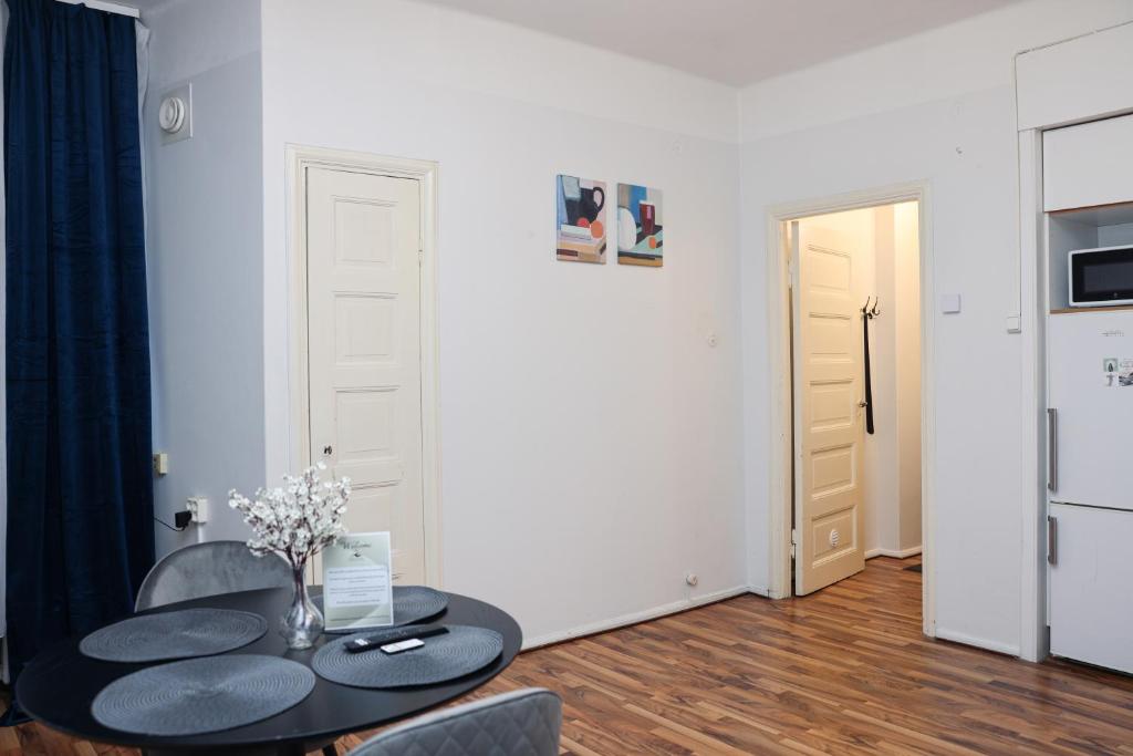 Spacious Cozy Corner 8