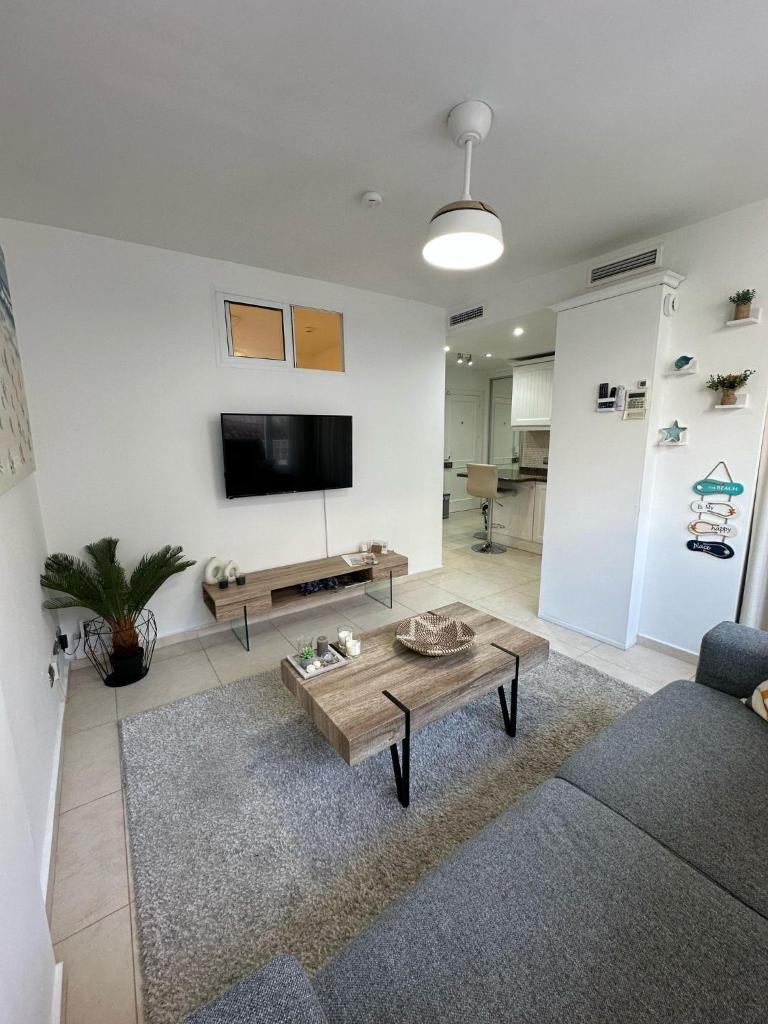 Modern 1BR Walk to Beach, Casino & Puerto Banús 6