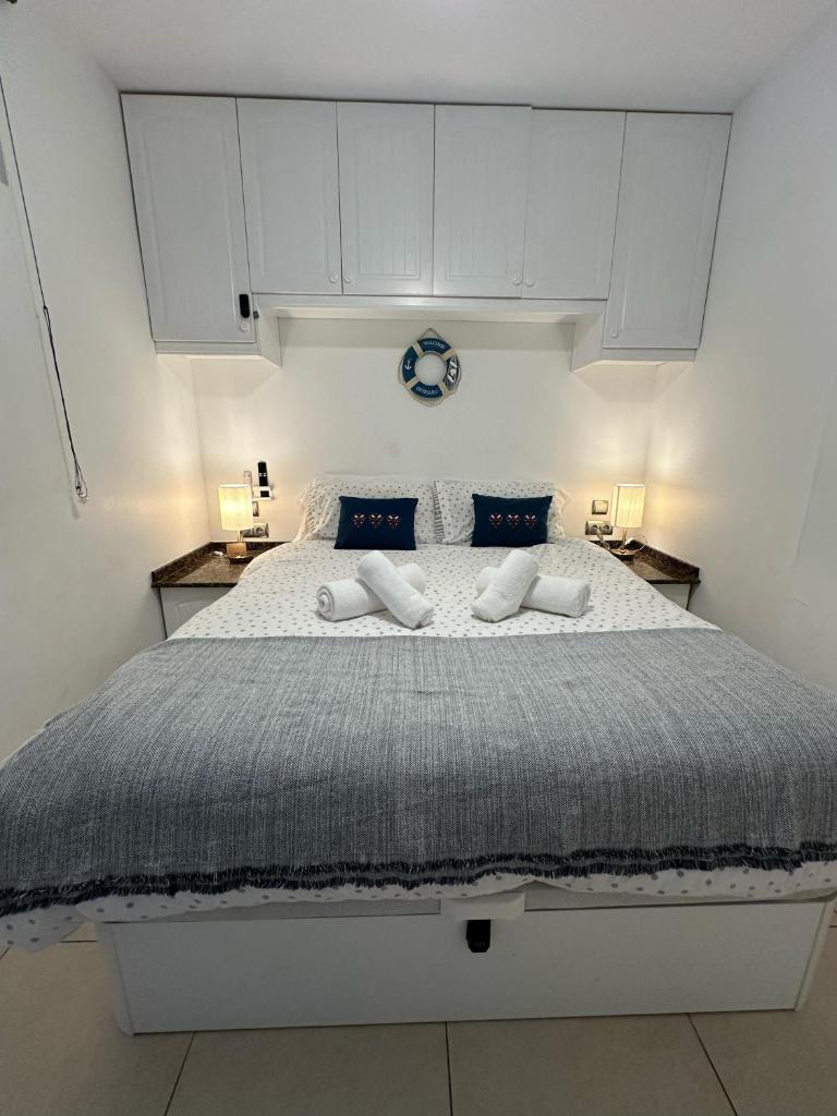 Modern 1BR Walk to Beach, Casino & Puerto Banús 2