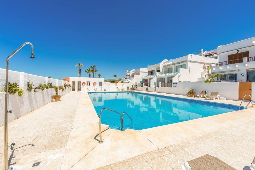 Tarifa Beach apartment with ocean views and pool 4