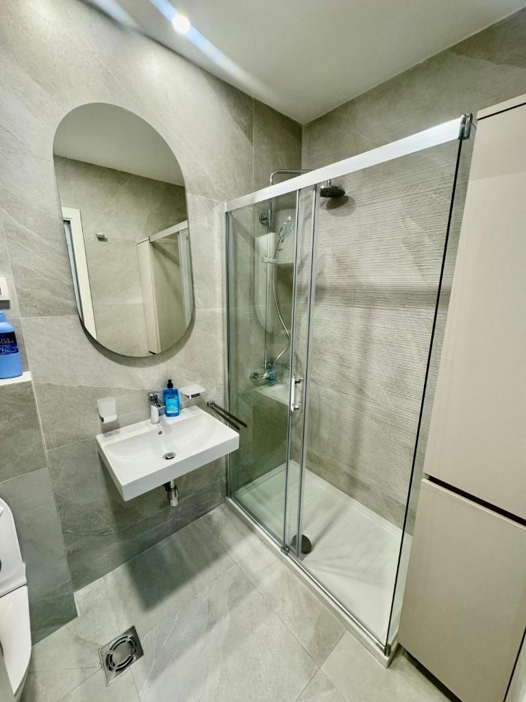 Central City Lux Apartments 8