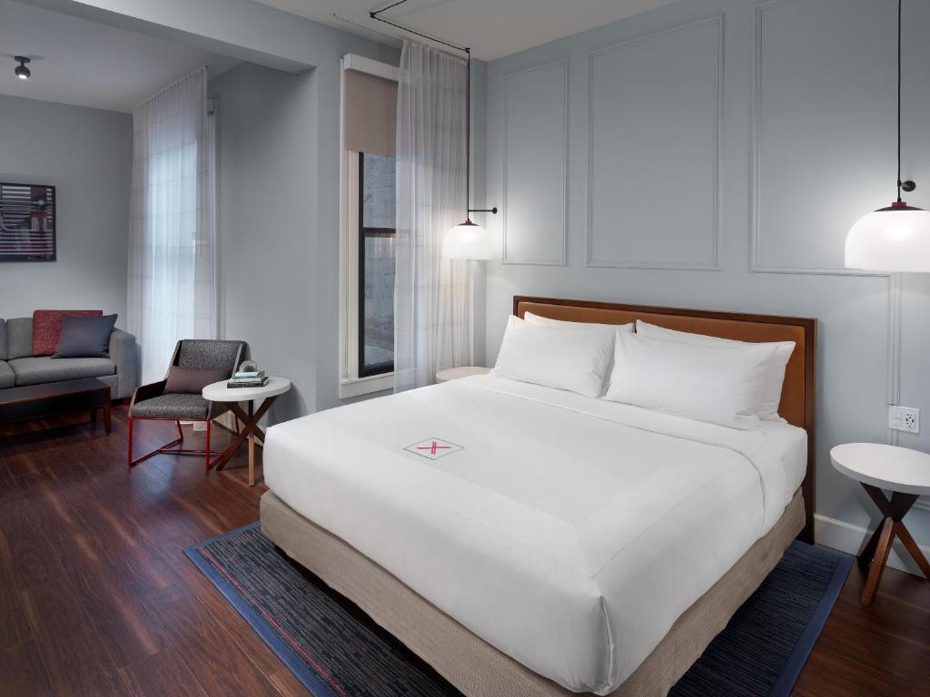Axiom Hotel Image